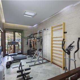 5 bedroom bayside villa with pool near Kotor, sleeps 12